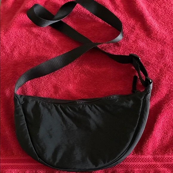 Uniqlo Small Black Crossbody Bag - Picture 1 of 9